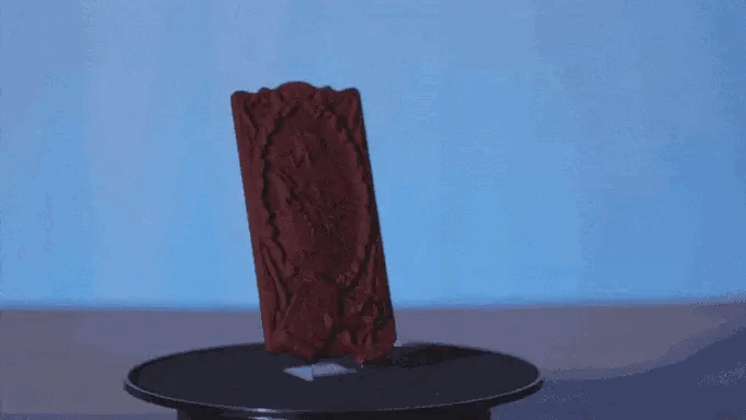 Makera Carvera Desktop CNC machine making art