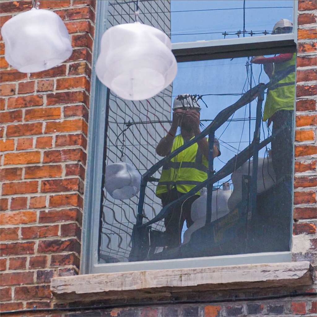 團(tuán)隊(duì)仍按時(shí)完成了安裝  