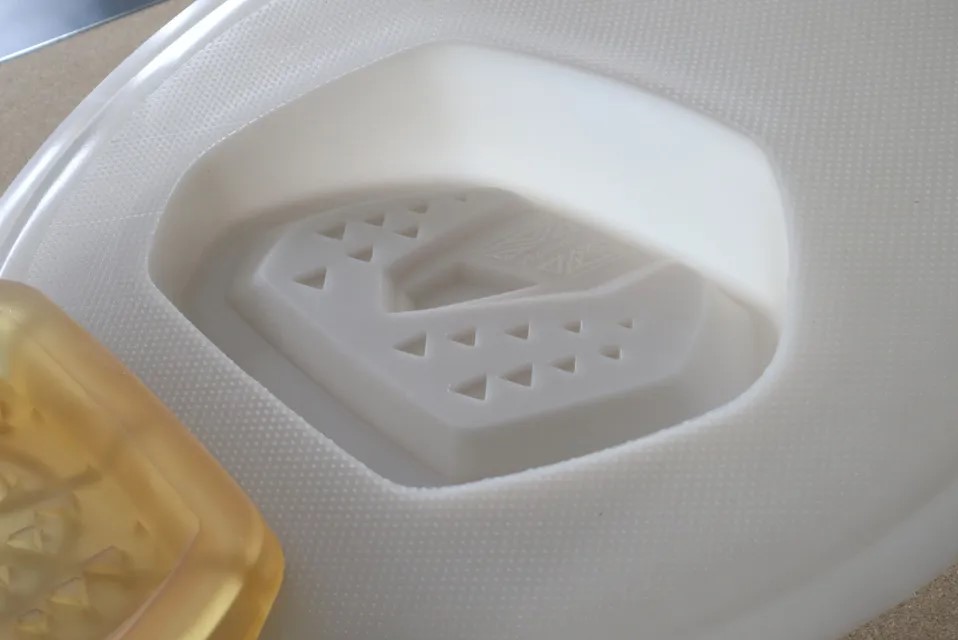 UHMW 使用 Mayku Multiplier 製作的防護裝備原型 UHMW 使用 Mayku Multiplier 製作的防護裝備原型