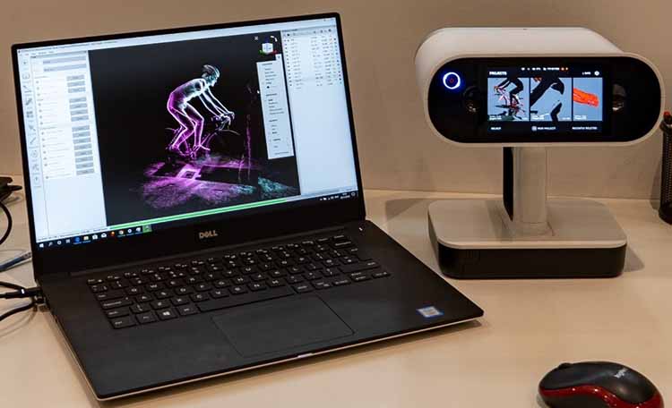 配備 Artec Studio 軟體的 Artec Leo 3D 掃描器在銀石賽道運(yùn)動工程中心顯示騎士的掃描影像