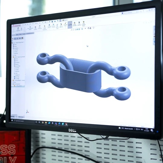 ultimaker-lifting-a-12-tonne-tank-auto-cad-nylon