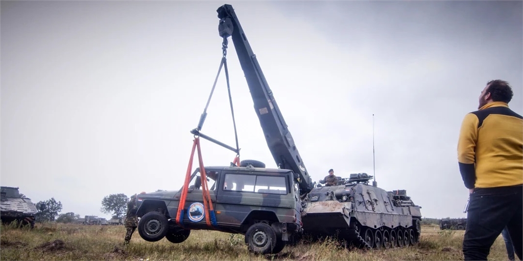 ultimaker-lifting-a-12-tonne-tank-auto-cad-nylon