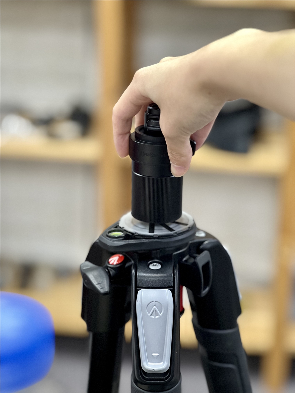 將雲(yún)臺裝上腳架