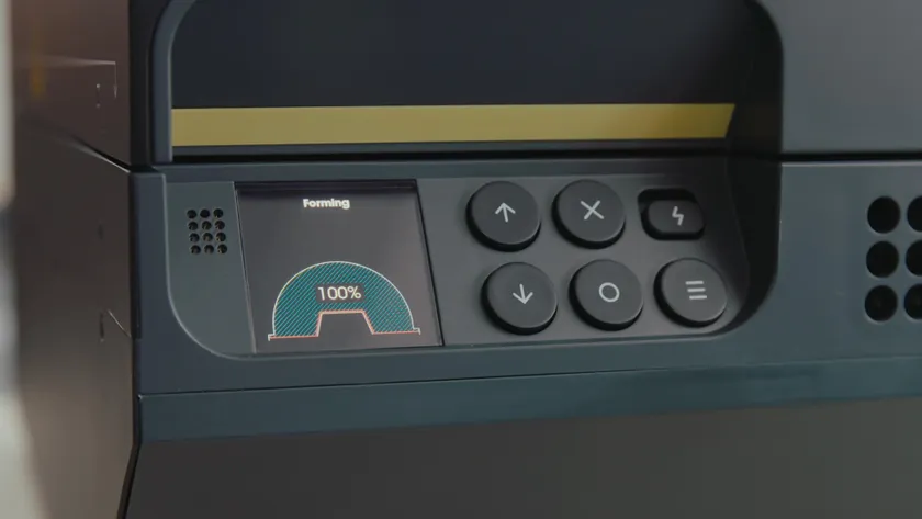 使用圓鋸對成型部件進(jìn)行後期處理