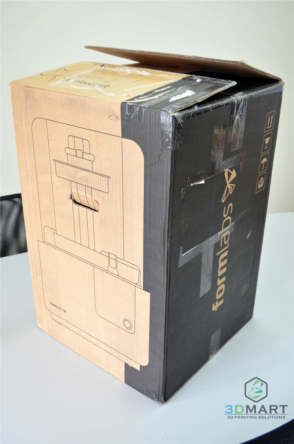Formlabs SLA 3D列印機(jī) Form 2 臺(tái)灣 銷(xiāo)售 3DMART 開(kāi)箱文章 外箱 Formlabs SLA 3D列印機(jī) Form 2 臺(tái)灣 銷(xiāo)售 3DMART 開(kāi)箱文章 外箱
