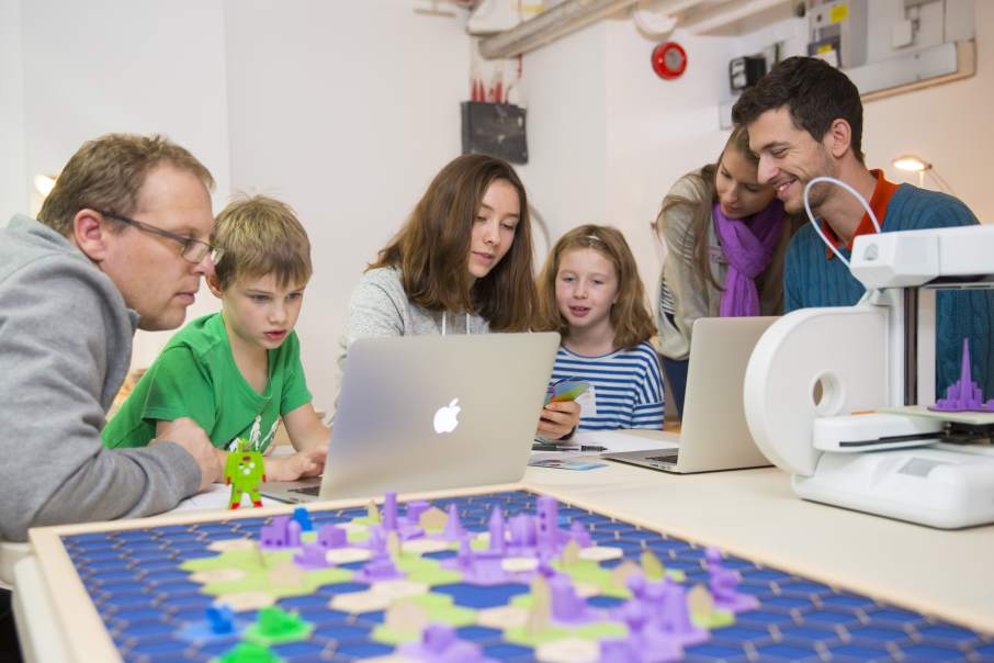 Printlab與Innofil3D,3DPrinterOS,Makerversity DIY, Kidesign以及Ultimaker等公司合作,幫助學(xué)??焖俳⒆约旱?D列印實(shí)驗(yàn)室 Printlab與Innofil3D,3DPrinterOS,Makerversity DIY, Kidesign以及Ultimaker等公司合作,幫助學(xué)??焖俳⒆约旱?D列印實(shí)驗(yàn)室